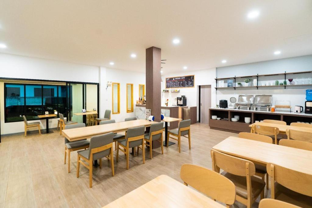 Meesuk ChiangRai Hotel, SHA Certified Chiang Rai Bagian luar foto